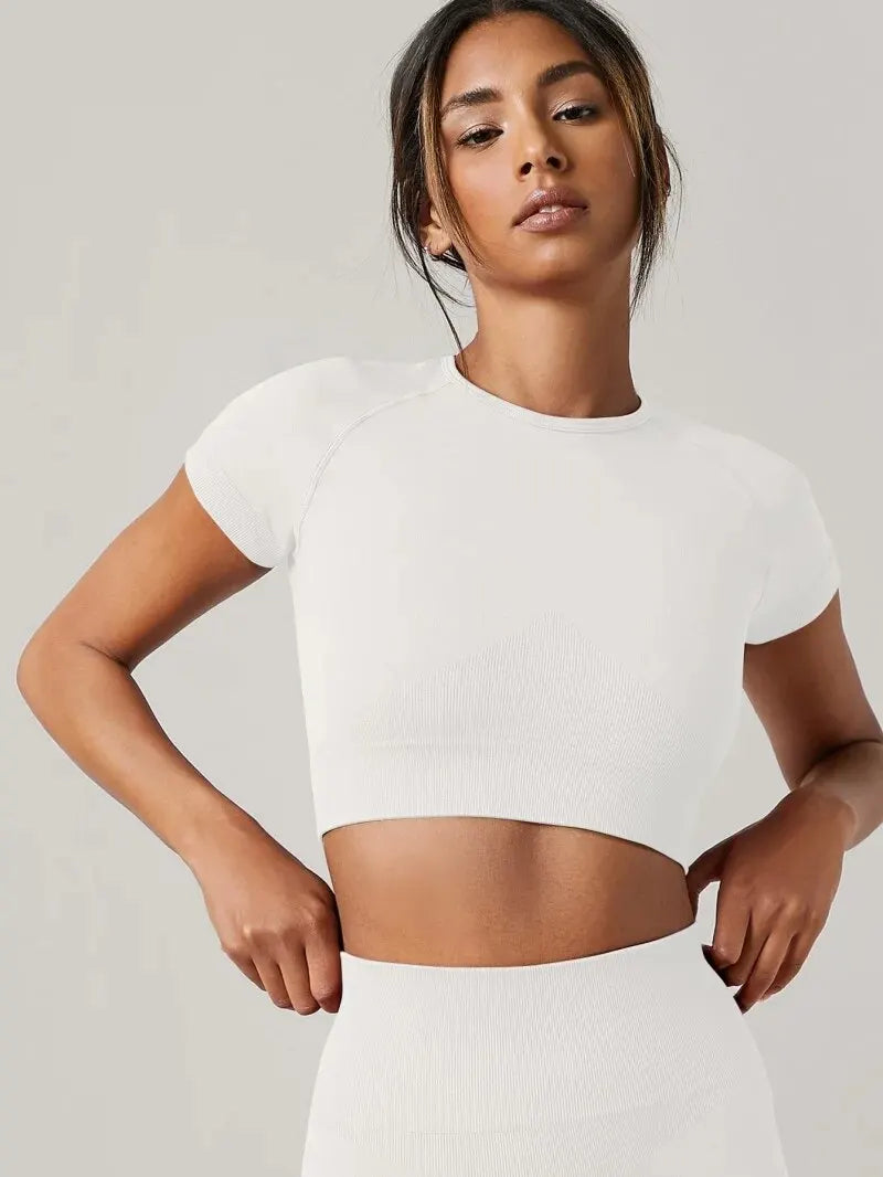 Sleek Seamless Yoga Top – Women’s Short Sleeve Performance Gym Tee