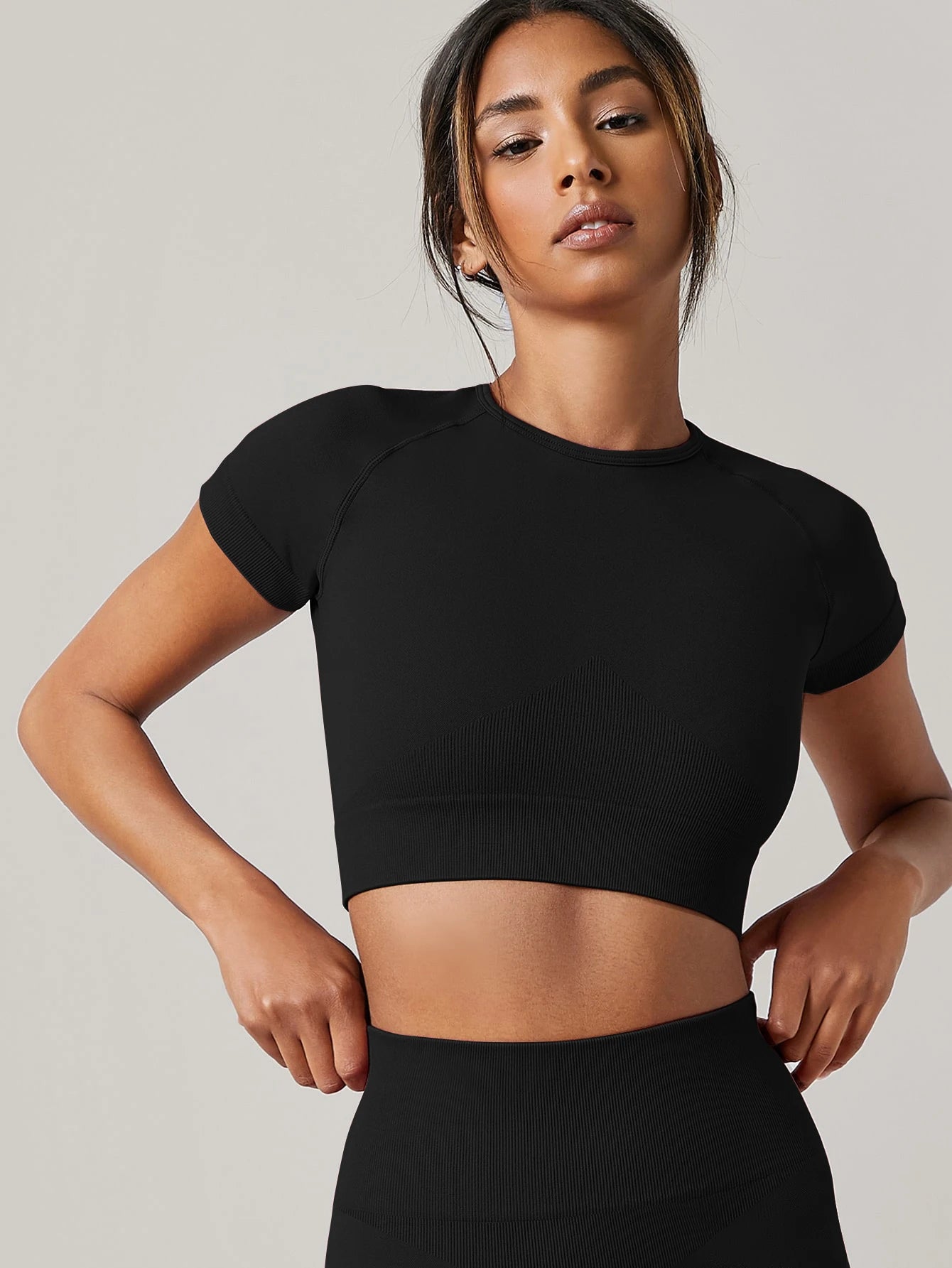 Sleek Seamless Yoga Top – Women’s Short Sleeve Performance Gym Tee