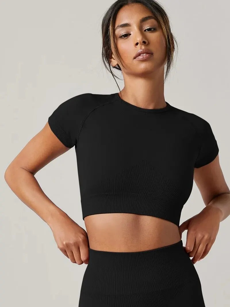 Sleek Seamless Yoga Top – Women’s Short Sleeve Performance Gym Tee